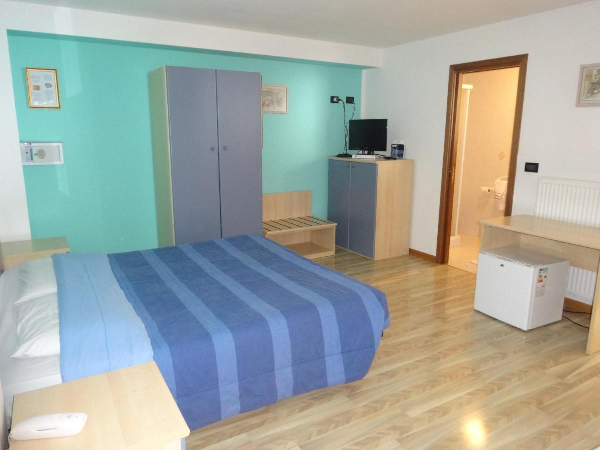 Hotel Genzianella Presenaio Eksteriør billede