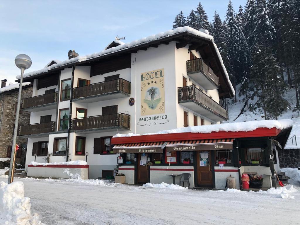 Hotel Genzianella Presenaio Eksteriør billede